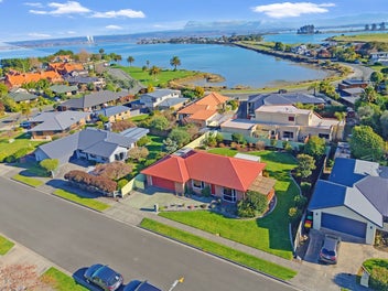 Spacious, Sunny & Immaculate