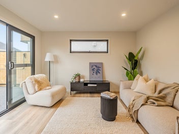 Attention First Home Buyers! Move in ready.