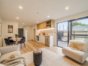 Attention First Home Buyers! Move in ready.