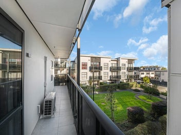 Corner Apartment - Close to Airport