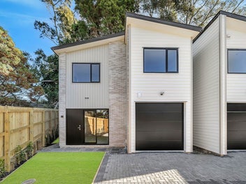 Brand New Standalone Family Homes Beside the Park