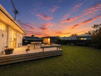 Comfortable Family Living with Exceptional Sheddin