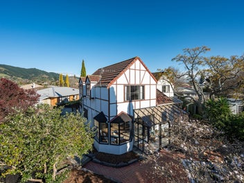 Walk to Richmond CBD - Low-Maintenance Living