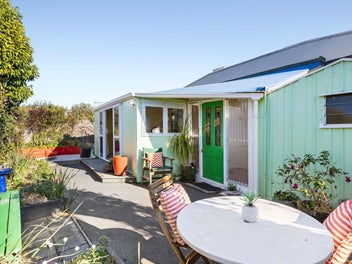 Relaxed Coastal Living at Tahunanui Beach Camp!