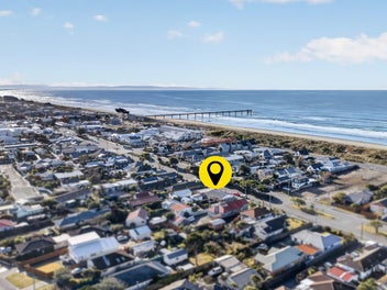 Low Maintenance Coastal Gem!