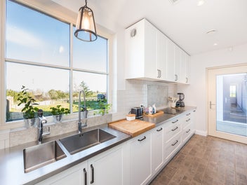 Remarkable New Country Residence!