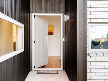 Modernist Ease