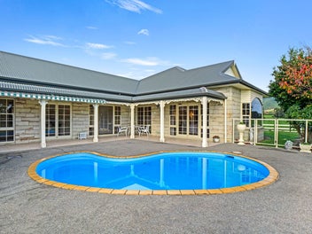 Country Lifestyle on a Grand Scale