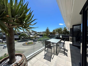 Image 1 of 20