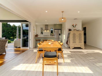 RURAL OUTLOOK, MODERN LIVING