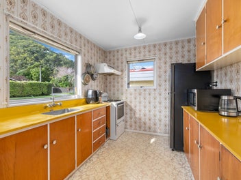Sunny, Retro Charm & in a Prime Picton Pocket