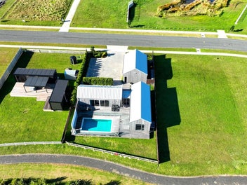 LAST CHANCE – Lakefront Luxury with Pool