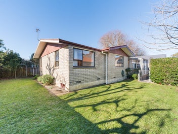 Brick, Freehold & Brilliantly Located