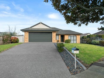 Family Living in Sought-After Parkhaven Estate!