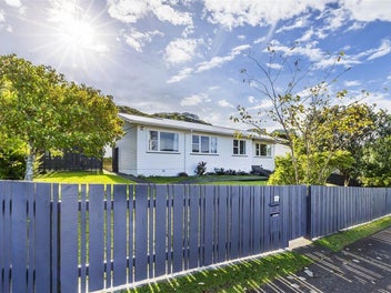 MODERN & PERFECTLY POSITIONED! Available!