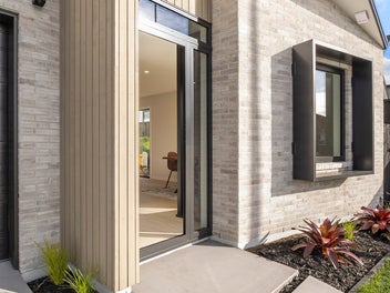 A HOME THAT HAS IT ALL | Ready to Move In