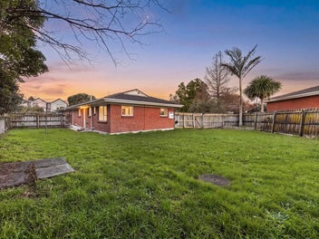 RENOVATED AFFORDABLE 2 Bed + STUDY