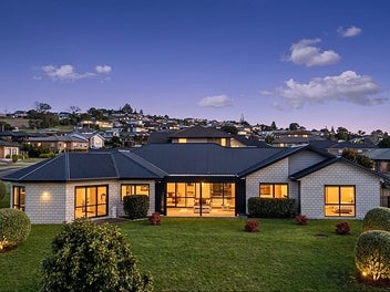 AUCTION THIS SUNDAY 1PM