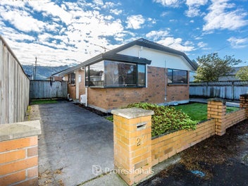 Easy-Care Living in Central Upper Hutt