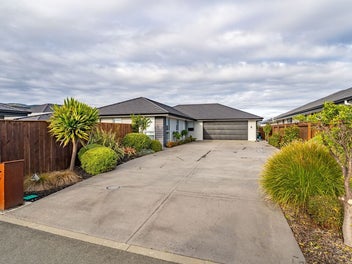 Need a big garage & great off street parking?
