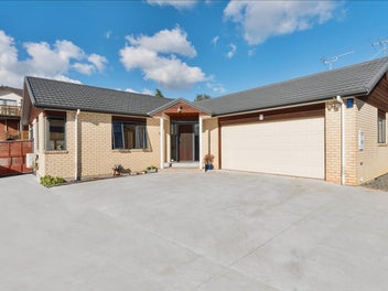 Freehold, Standalone with Double Garage