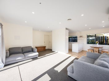 Elevated, easy living in the heart of Stanmore Bay
