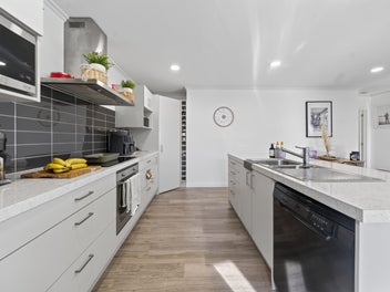 Modern Brick Gem