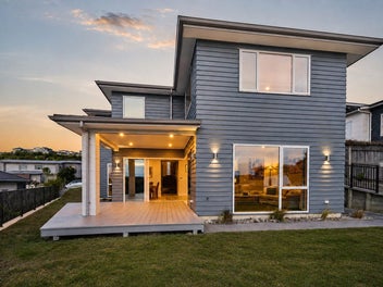 LOOKS BRAND NEW - RV $1,360,000