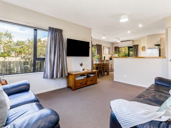 SUN, SEA VIEWS & EASY FAMILY LIVING