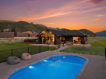 Lifestyle Living With a Private Hangar