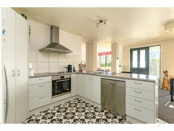 Immaculate Retirement Living - Priced to Sell
