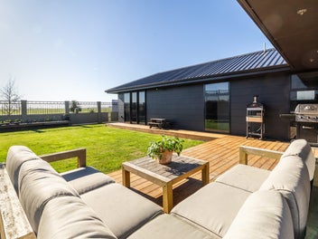 Modern Living with Semi-Rural Outlook