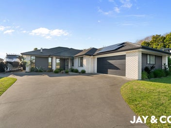 #GAMEDAY A Landmark Beachlands Residence
