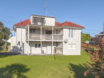 Elevated & Sunny with Loads of Potential on 600m2