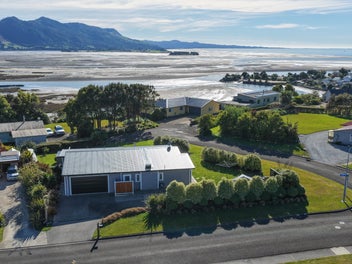 Golden Bay - An enviable lifestyle