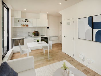 Corner Penthouse with Harbour Views