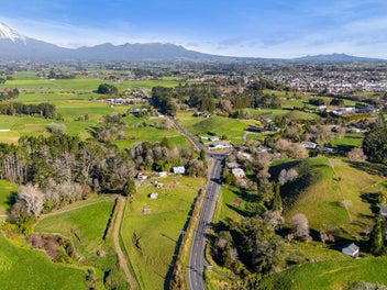 COUNTRY LIVING MINUTES FROM INGLEWOOD