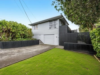 Exceptional Location | Freehold Feel