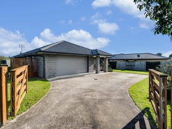 Modern Luxury Meets Picturesque Rural Views