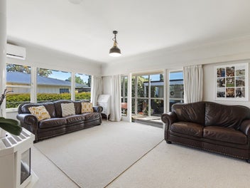 Light, bright & versatile family living