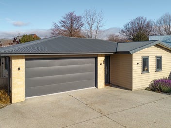 Easy Care Living in Old Cromwell