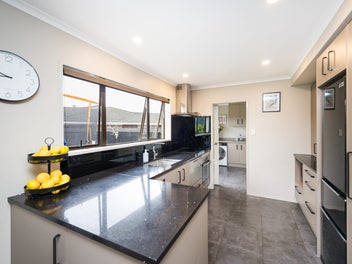 Awapuni - Low Maintenance Living!