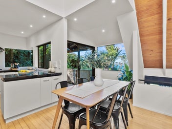 Private Native Bush Retreat with Harbour Views