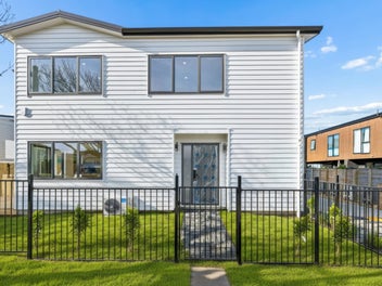Road Frontage Standalone, New & Built to Impress