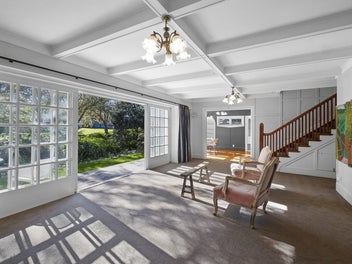 BURGESS HOUSE - ESCAPE THE ORDINARY