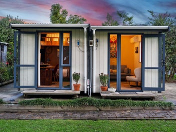 Big Garden. Bonus Cabins. Quiet Street.