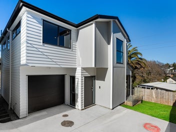 A Rare Opportunity - Brand new 5 bedrooms house