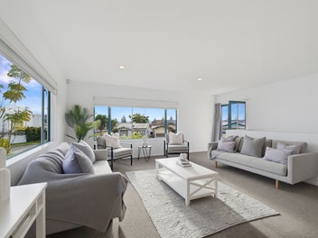 Balcony Living by Ahuriri’s Coast