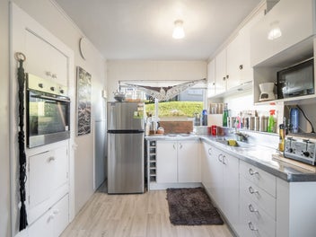 Easy-Care Waipa Living with Outdoor Space
