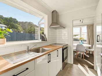SUN, SPACE & A LARGE CORNER SECTION!